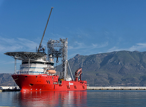 Το πλοίο - γεωτρύπανο Fugro Synergy ξεκινά έρευνες στον Κορινθιακό, τρυπώντας 750 μέτρα κάτω από το βυθό του